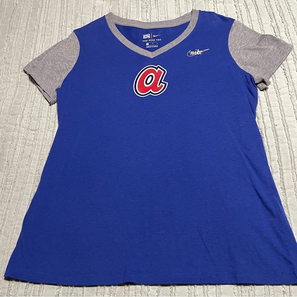 Women’s Nike Atlanta Braves V-Neck Tee